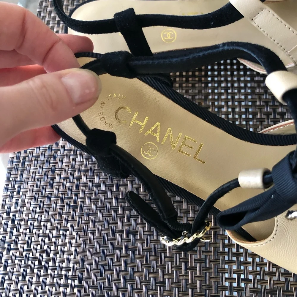 Chanel Black and Tan Women's flats Shoes with CC logo Crystal bow size 39 - Picture 9 of 12